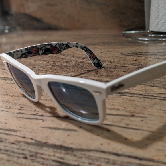 RARE FIND Ray-Ban "I Love London" Wayfarers - Picture 5 of 7